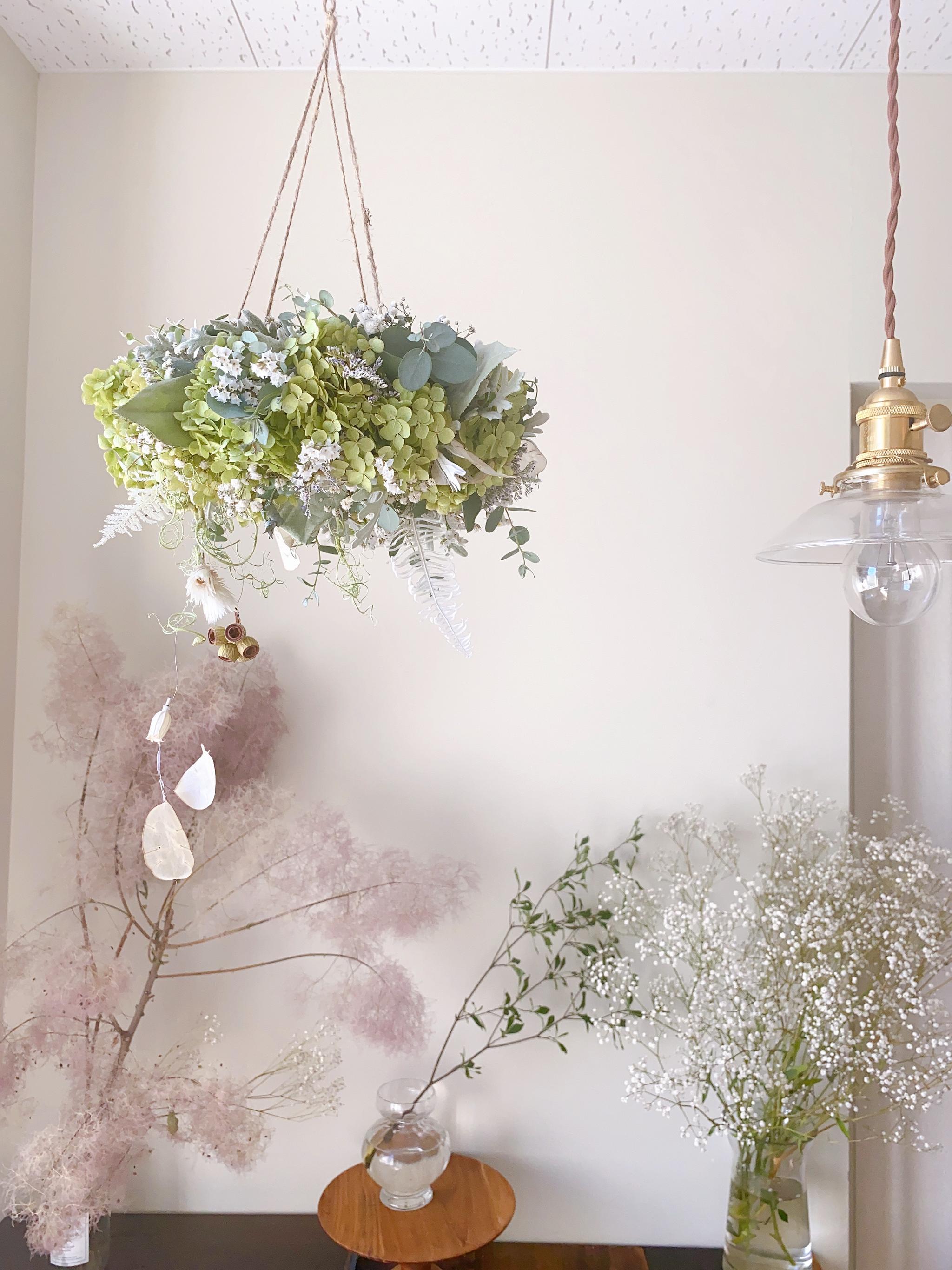 夏のフライングリース　空にふんわり浮かぶ、アナベルユーカリリース　Summer Flying Green Wreath